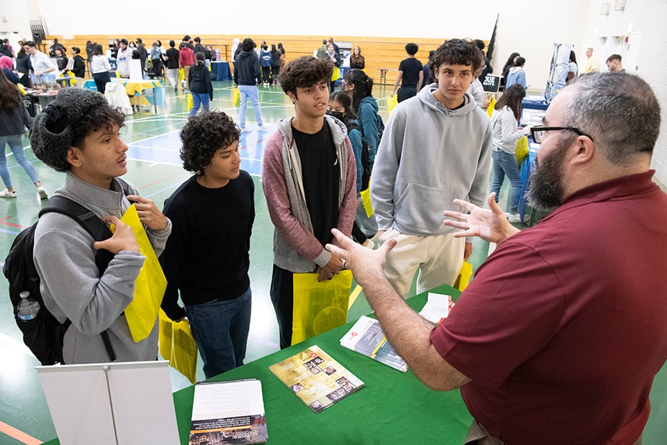 resized-USE-Hispanic-college-fair-3.jpg